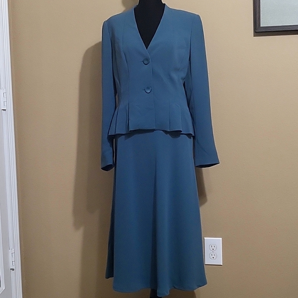 Two-piece skirt set